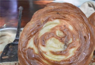 西安公認第一的“油糊璇”!牛肉餡多到溢出來,咬一口酥到掉渣